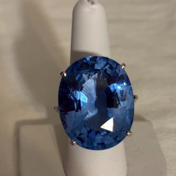 Beautiful 45ct Faceted Blue Topaz in Sterling Silver (925) - size 8